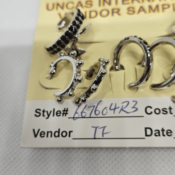 NWT 5 Pairs of Hoop earrings - Picture 6 of 6